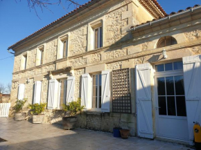 Maison de charme avec suite parentale et grande piscine extérieure